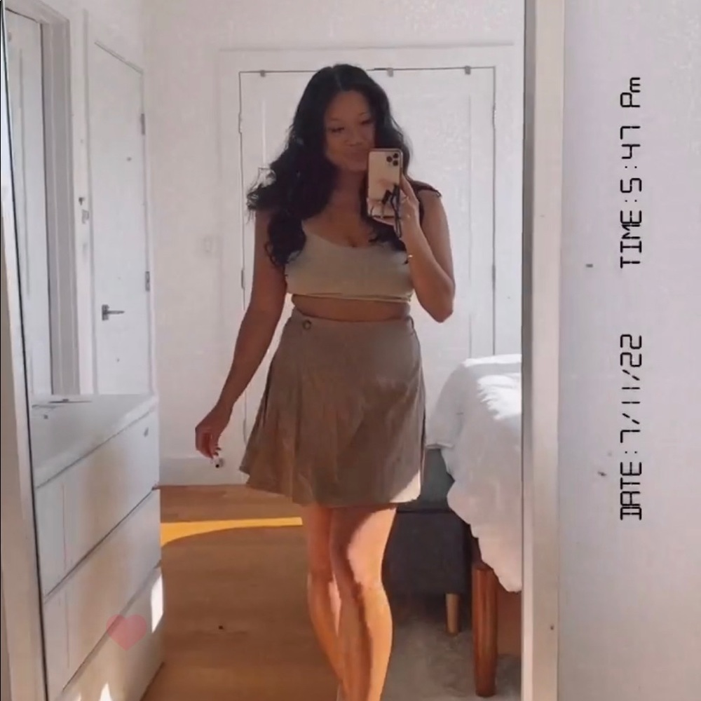 Khaki colored pleated skirt